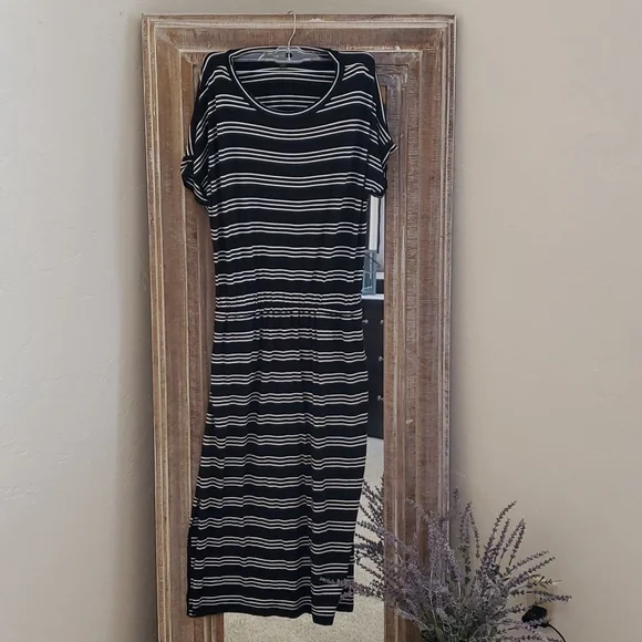 Banana Republic Tshirt midi dress - Picture 2 of 5